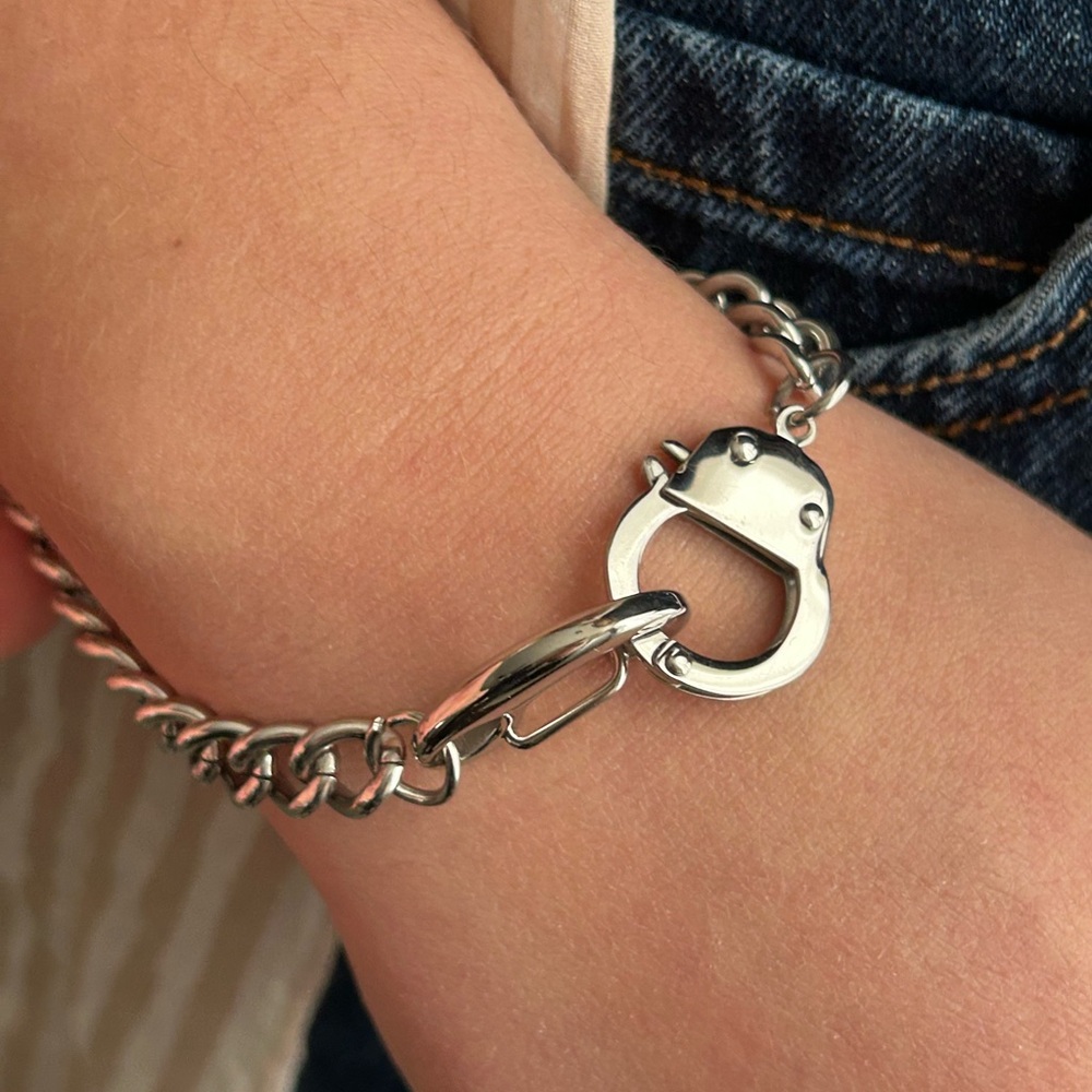 Chic Silver Chain Bracelet with Modern Clasp, stainless steel